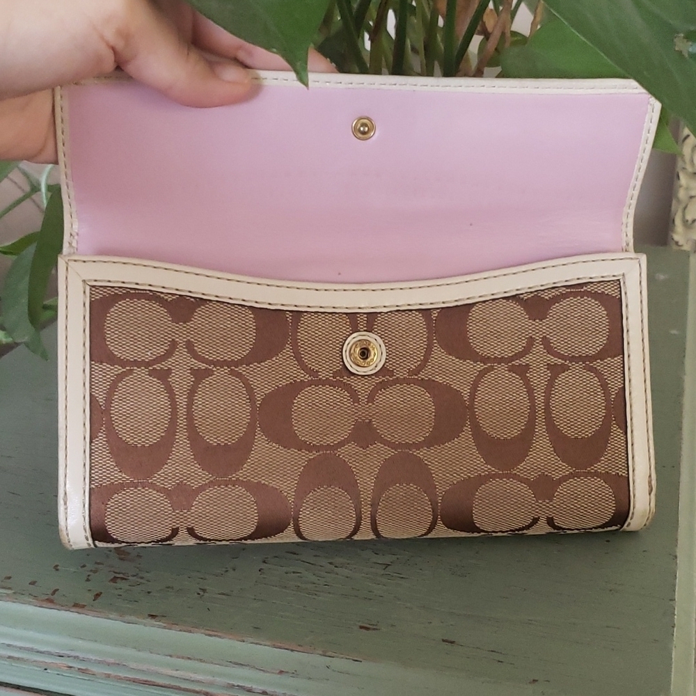 Coach Monogram Twist Lock Clutch Wallet - Picture 4 of 8